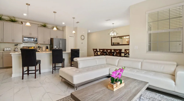 Four Bedroom close to Disney w/ Pool 4898, Rezerwuj Dom wakacyjny Hotele w Kissimmee z basenem, Basen
