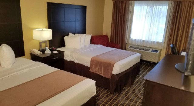 Четырёхместный номер Standard Quality Inn & Suites Morgantown - University Area