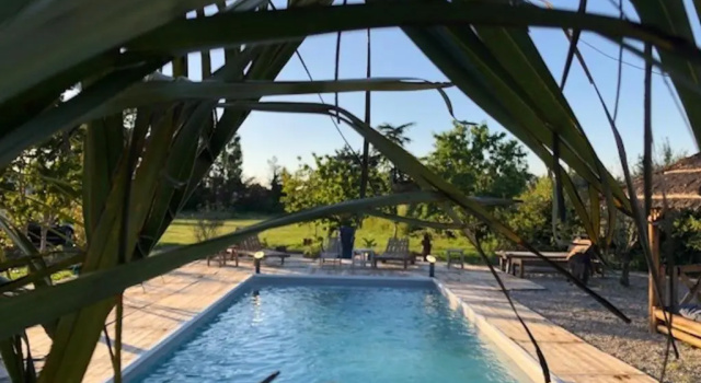 Mas à Cheval-Blanc en Provence, Rezerwuj Bed and Breakfast Hotele w Luberon z basenem, Basen