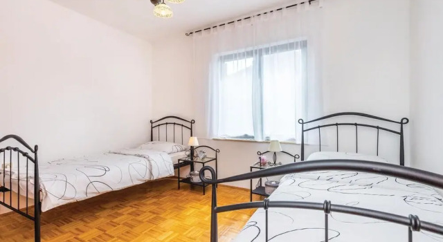 Beautiful Home in Jadranovo With Wifi and 2 Bedrooms, Забронировать Отель Отели Приморско-Горанской жупания с парковкой, Парковка