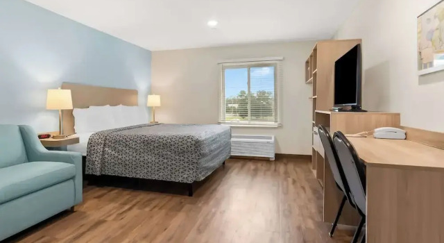 Двухместный люкс WoodSpring Suites Pensacola West