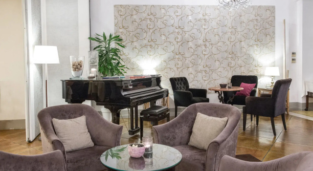 Hotel Piccola Vela, Забронировать Отель Отели в центре Дезенцано-дель-Гарды, в центре