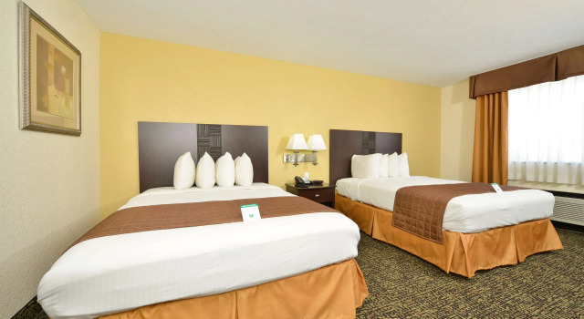 Четырёхместный номер Standard Best Western Elyria