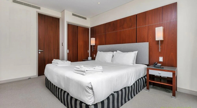 QV Central Upscale Apt in a Hotel (929)