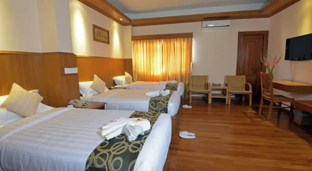 Трёхместный номер Deluxe с балконом Hotel Sidney