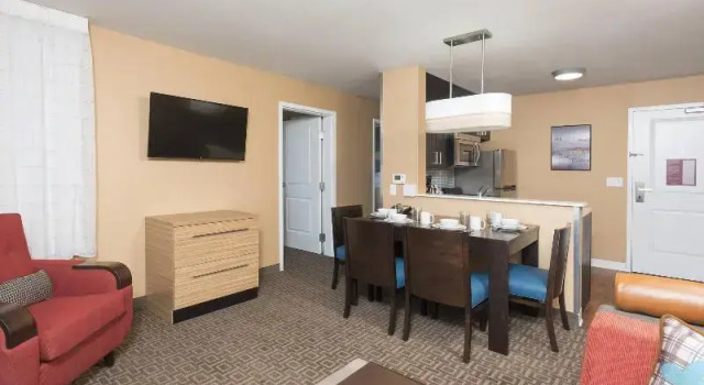 Четырёхместный люкс TownePlace Suites by Marriott Ontario-Mansfield