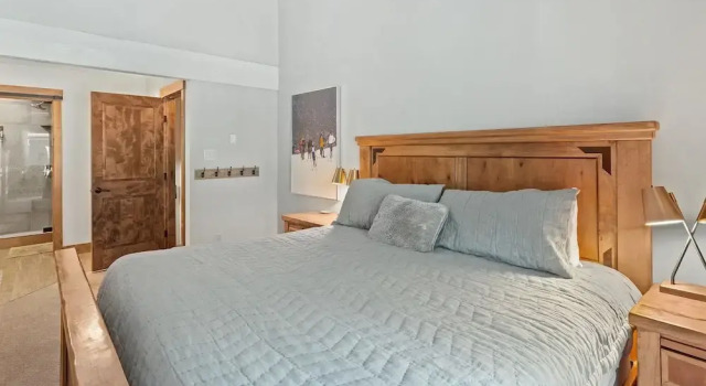 Winterset 1 4 Bedroom Condo by RedAwning