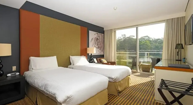 Номер Standard Lakeside Hotel and Conference Centre