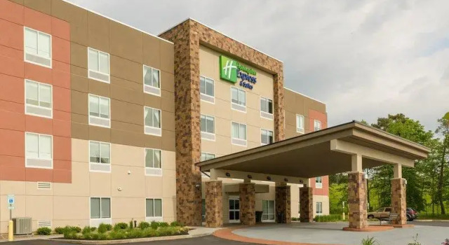 Люкс с 2 комнатами Holiday Inn Express & Suites Jamestown by IHG