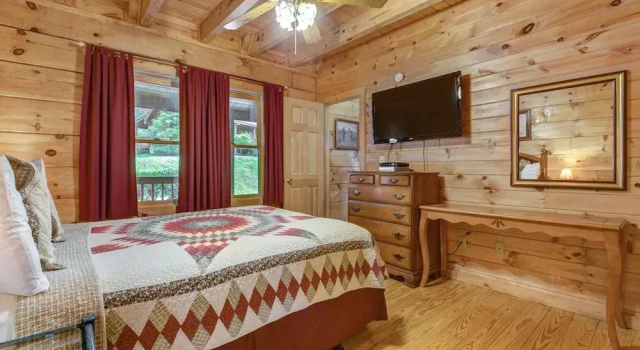 Bear Tracks Cabin