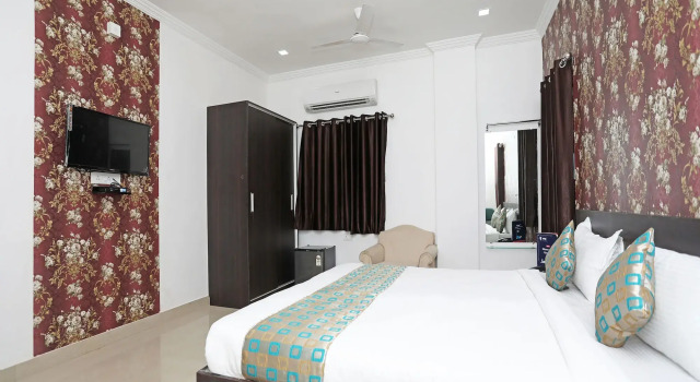 OYO 10214 Hotel Westwood INN, Забронировать Отель Отели штата Раджастхана с парковкой, Парковка