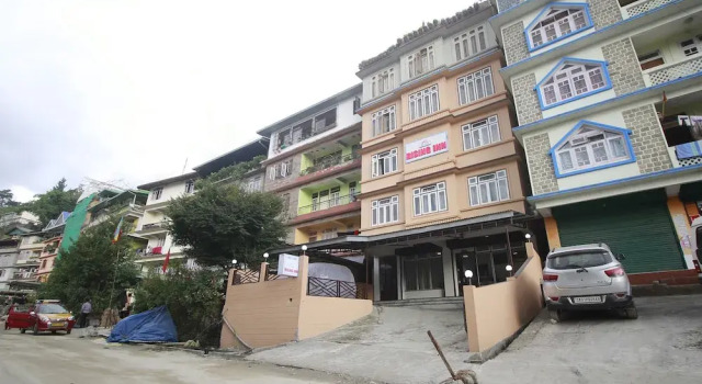 OYO 22743 Rising Inn, Book Hotel Hotels in Sikkim with Parking, Parking