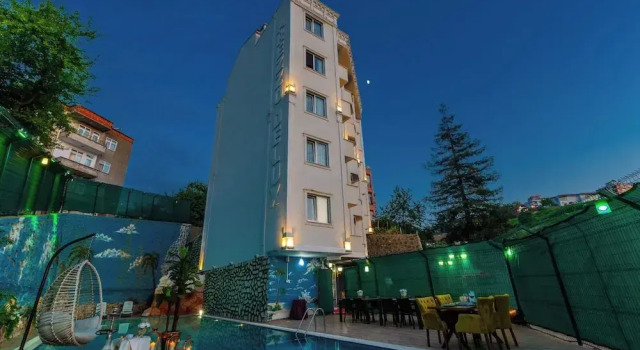 Li̇fe Pool Sui̇te Hotel