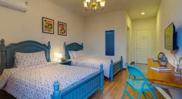 Люкс с 5 комнатами с балконом Huayin Inn