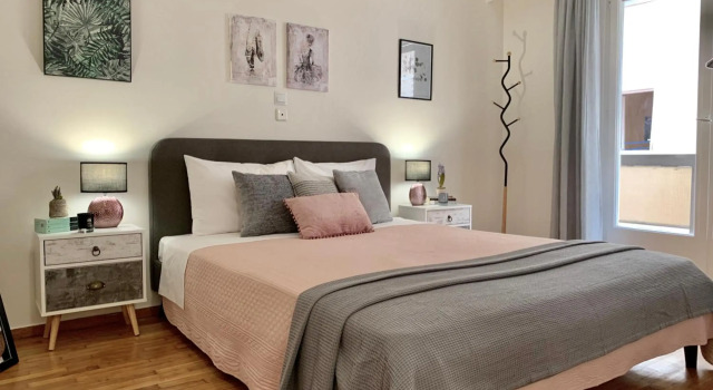 Nadia's apartment , Athens