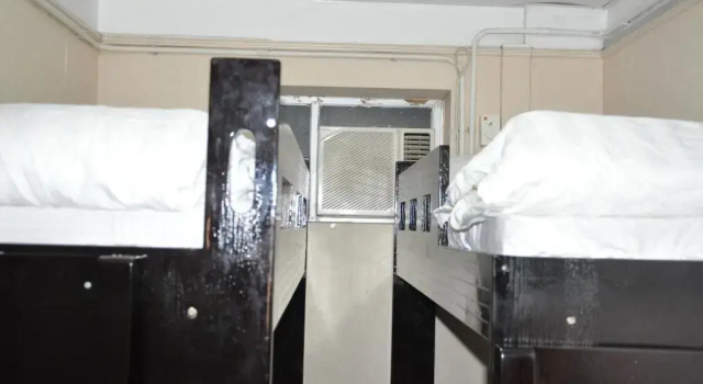 Кровать в общем номере New Guangzhou Guest House