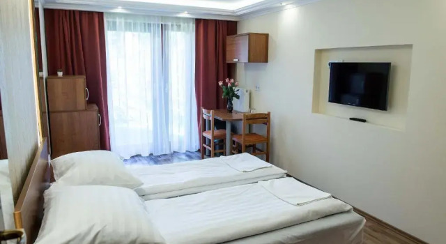 Студия с видом на бассейн BL Luxus Apartman