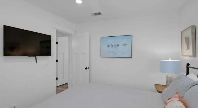 5 Minutes to the Beach; Old Florida Charm + Modern Upgrades, Book Feriehus Villaer i Seacrest, Villa