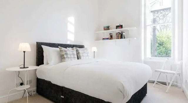 Апартаменты с 2 комнатами с балконом Elegant Earl's Court 2 bed 2 Bath Near Tube