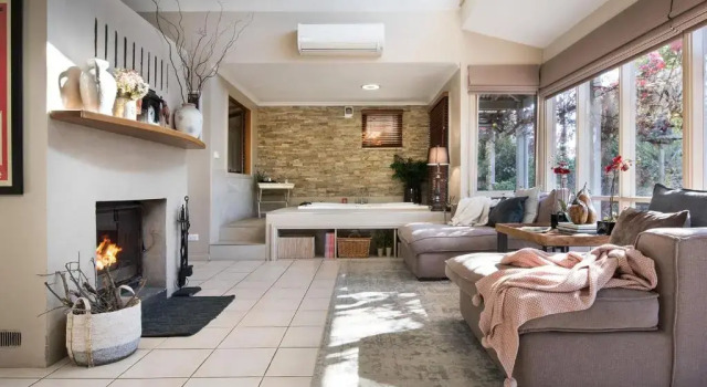 The Acorn -open fire,spa bath,dog friendly, Book Hotel Daylesford 