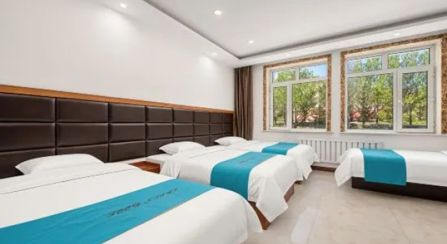 Кровать в общем номере Tangwanghe Yingke SongExpress Hotel