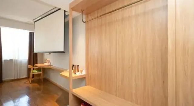 Люкс Deluxe Vienna 3 Best Hotel  (Shanghai Xinsiping Road Port Trade City Branch)