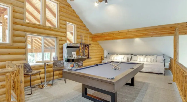 Коттедж Hot Tub, Game Room! 3-story Brian Head Home
