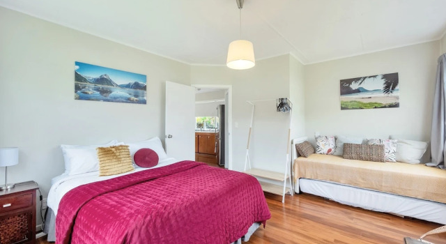 Коттедж Sunny Grey Lynn Holiday Home