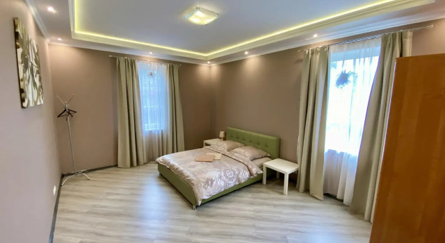 Stylish cottage by the lake, Book Feriehus Sankt Petersborg Rusland