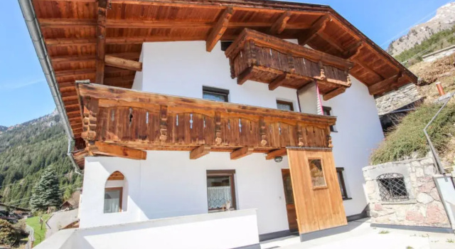 House Holzl Flirsch, Rezervați Hotel Hoteluri în Tirol cu parcare, Parcare