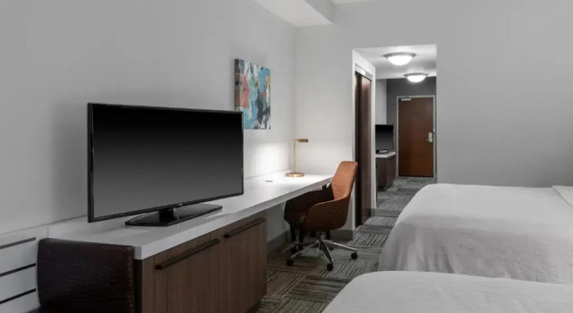 Четырёхместный номер Premium Hilton Garden Inn North Little Rock