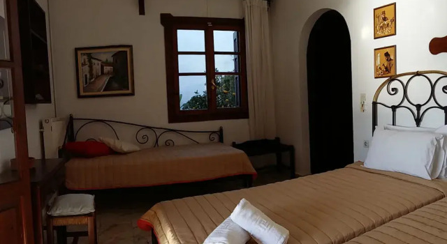 Chrysoulas Guest House