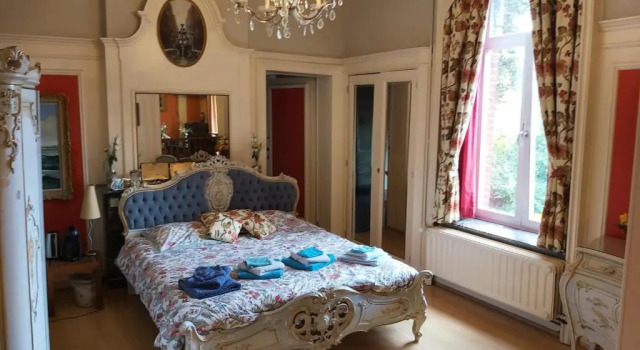 Château Lambert Hotel-Resto-Parking-Shuttle, a 1 ha green Oasis at 8 min from CRL Airport without any noise