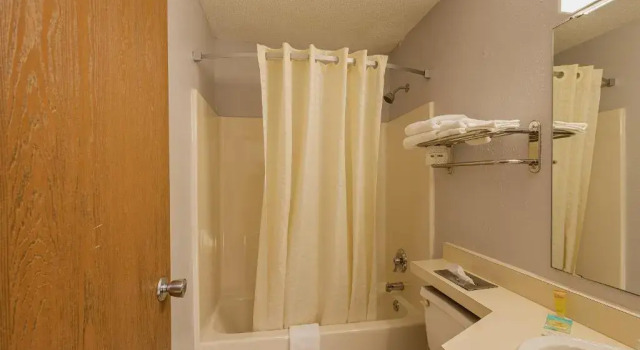 Номер Standard Coratel Inn & Suites by Jasper Hastings