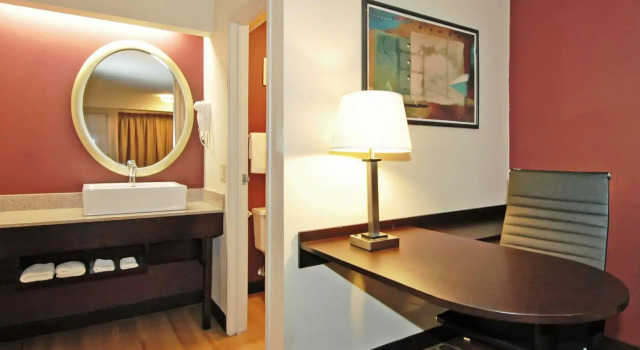 Номер Superior Red Roof Inn PLUS Chicago - Hoffman Estates