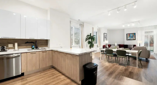 Modern 3BR Near McCormick & South Loop, Забронировать Отель Отели Иллинойс 4 звезды, 4*