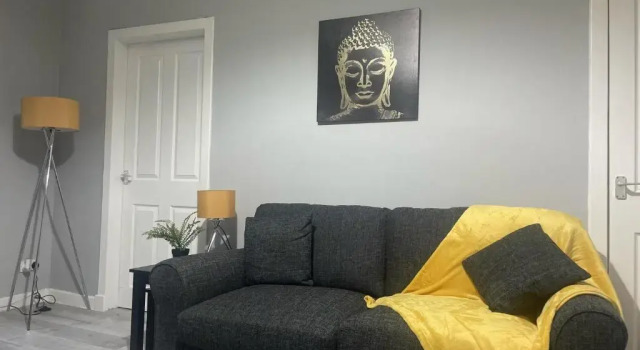 Immaculate 3-bed Apartment in Glasgow Close to M8