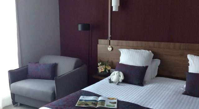 Четырёхместный семейный номер Standard Best Western Le Duguesclin Hôtel-Restaurant