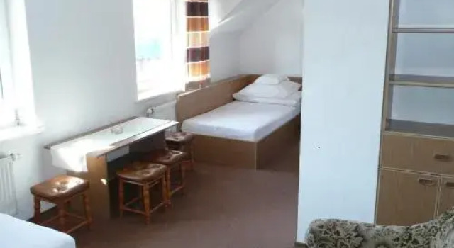 Restauracja Oaza Pokoje Goscinne, Book Hotel Trojanowice Lodz