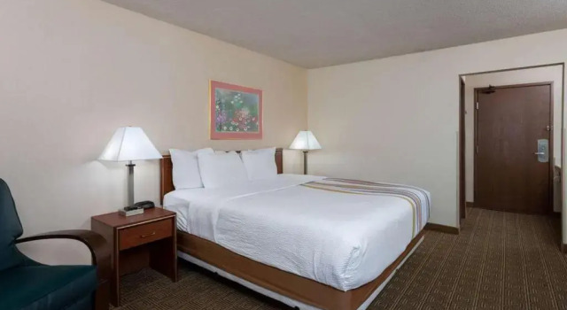 Двухместный номер Standard Norwood Inn & Suites By BlissPoint