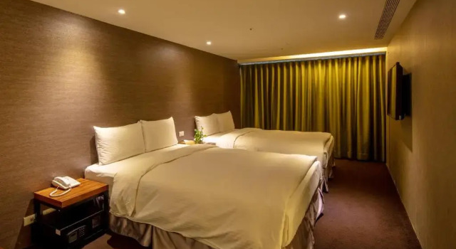 Четырёхместный номер Deluxe Goodmore Hotel