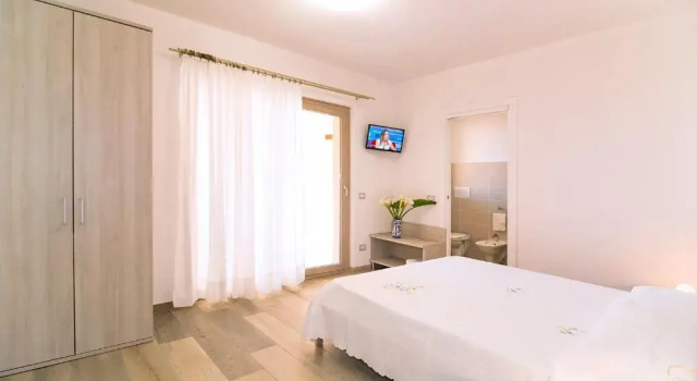 MOLAROTTO CAMERE CON ANGOLO COTTURA, Buchen Sie Hotel Hotels in San Teodoro mit Pool, Schwimmbad