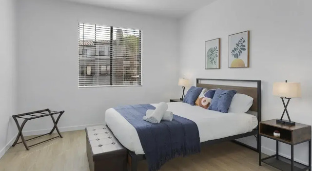 TWO Glendale CozySuites with Pool 2 & 9, Забронировать Апарт-отель Глендейл 