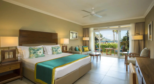 Люкс Beachfront Sands Suites Resort & Spa