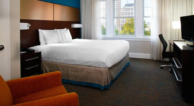 Residence Inn by Marriott Atlanta Midtown/Georgia Tech, Забронировать Отель Отели Атланта с завтраком, рядом с Центр кукольного театра, Завтраки