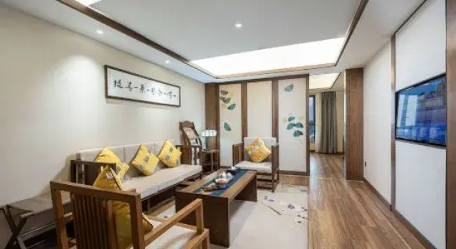 Люкс Lugui International Hotel