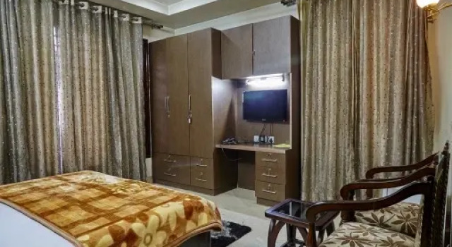 OYO Premium Chi Greater Noida, Забронировать Отель Грейтер-Нойда штат Уттар-Прадеш