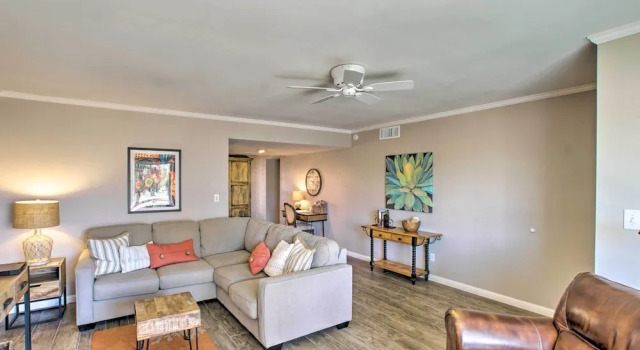 Walk to Trolley & Lake: Sunny Scottsdale Townhome, Забронировать Апартаменты/квартира Отели Скотсдейл с парковкой, Парковка