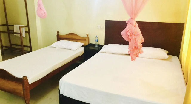 Palm Grove Holiday Inn