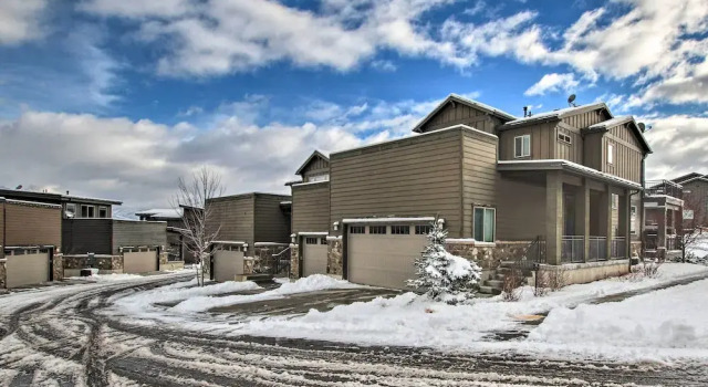 Edgewater Townhome ~ 7 Mi to Snowbasin Resort